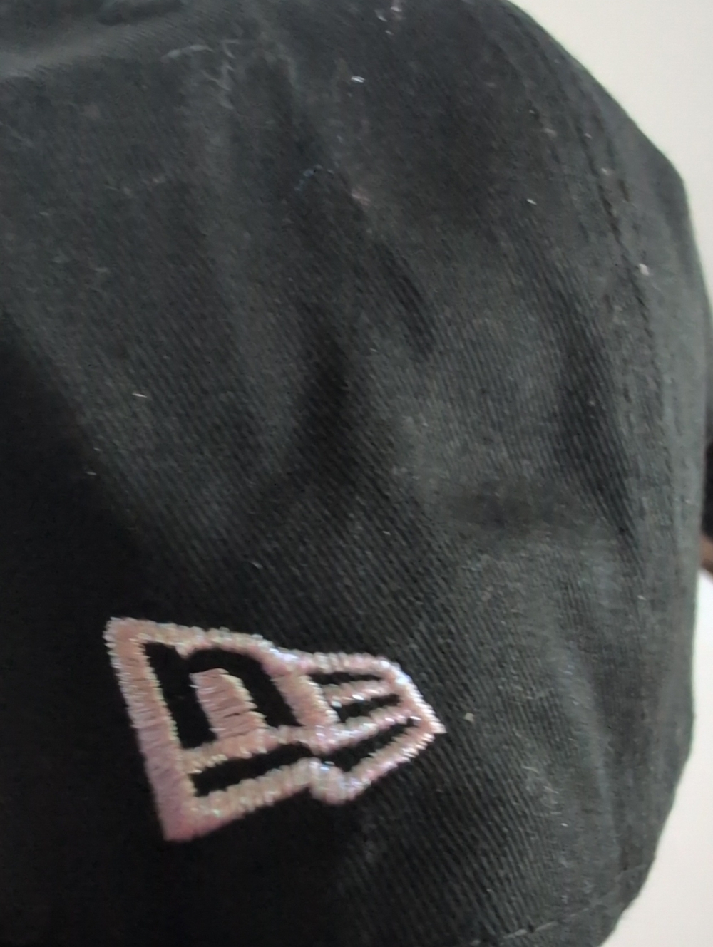 New Era 9FORTY Black Angels Baseball Cap w/ White & Pink Shimmer Logo Detailing - Picture 5 of 8